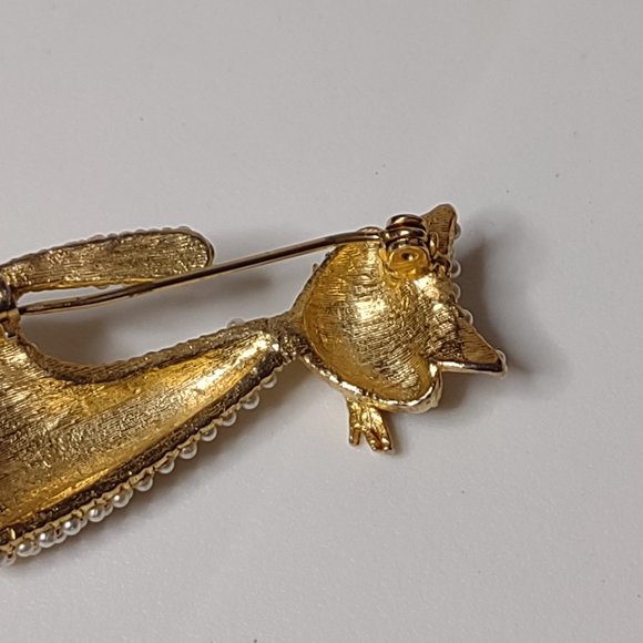 Gold Tone Faux Pearl Cat Brooch With Green Eyes - Picture 10 of 15